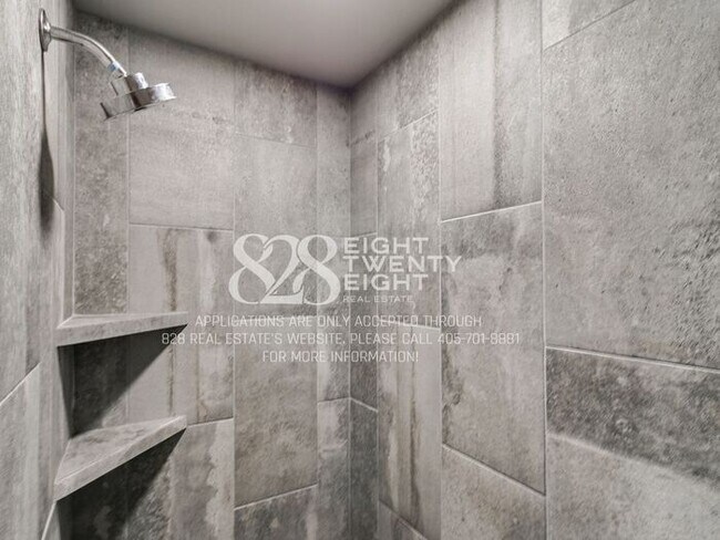 Building Photo - *AVAILABLE NOW!* Urban chic 3 bed/2.5 bath Townhome in West Norman!