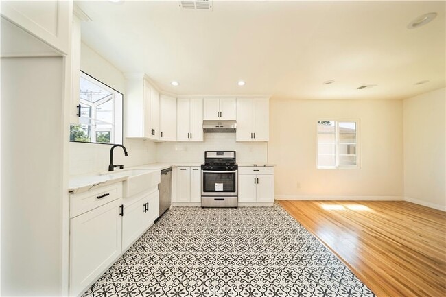 Building Photo - 1217 Camelia Dr