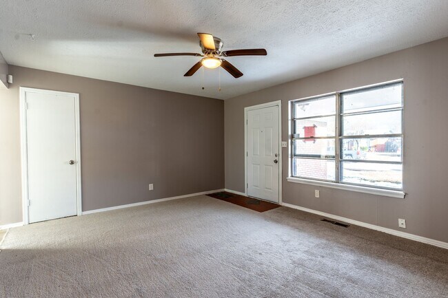 Building Photo - 3016 SW 68th St