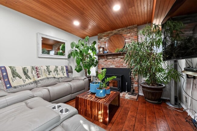 Building Photo - 14 Halo Ave