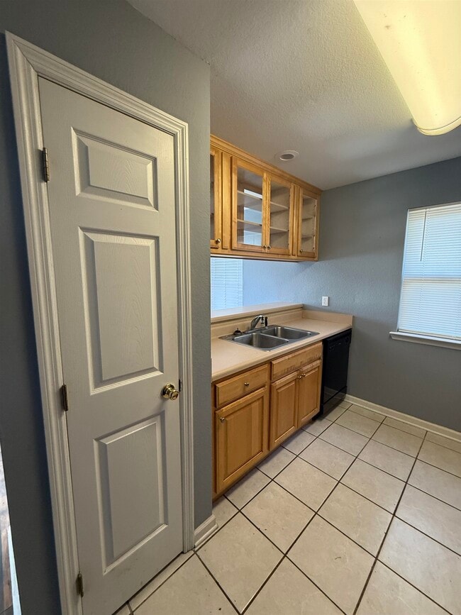 Building Photo - 36 Evans Ave