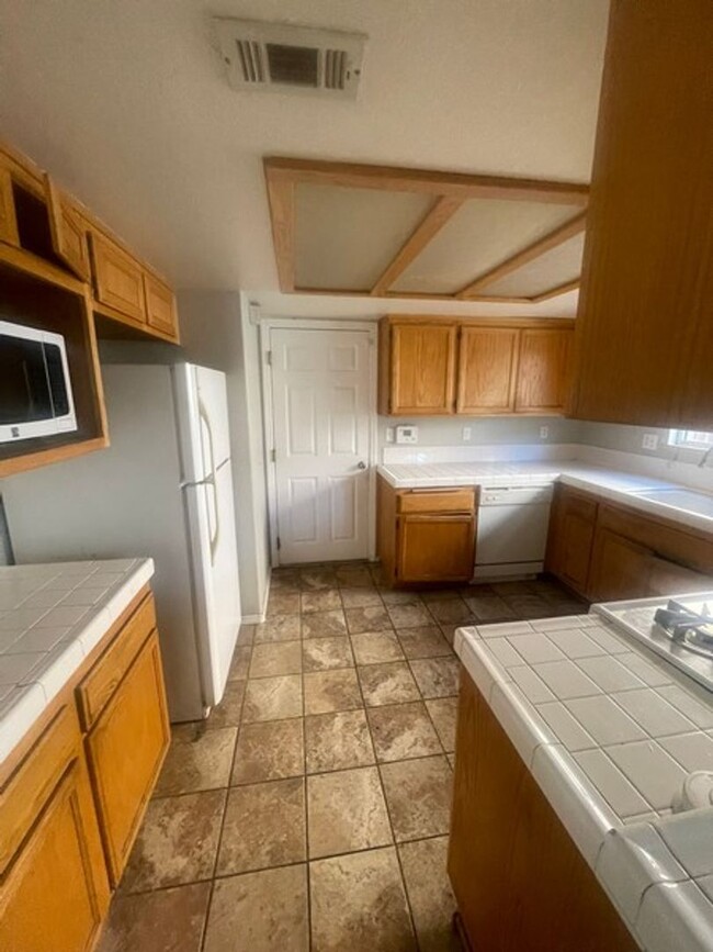 Building Photo - Coming soon!!!! 3 bedroom in Central Santa...