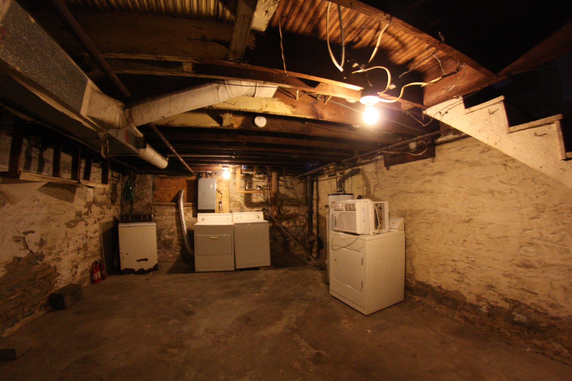 Building Photo - 2492 Summit St