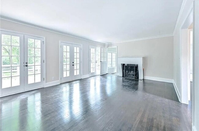 Building Photo - 410 Collier Rd NW