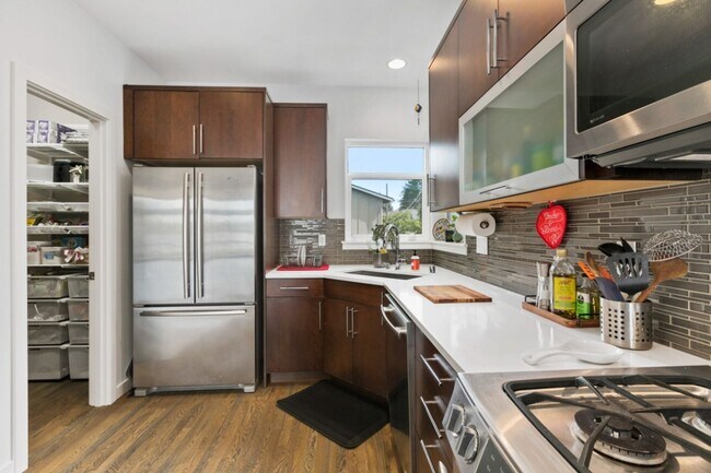 Building Photo - 3Bd/3Ba Seattle Townhome