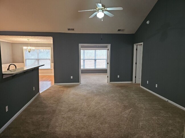 Building Photo - Well Kept Union City Home, 3BR, 2BA