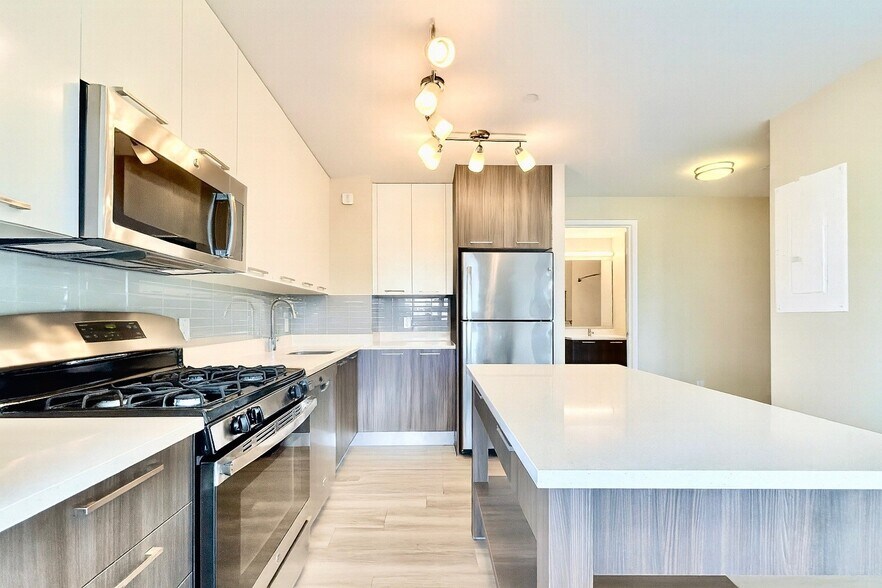 Building Photo - 1524 Sheepshead Bay Rd