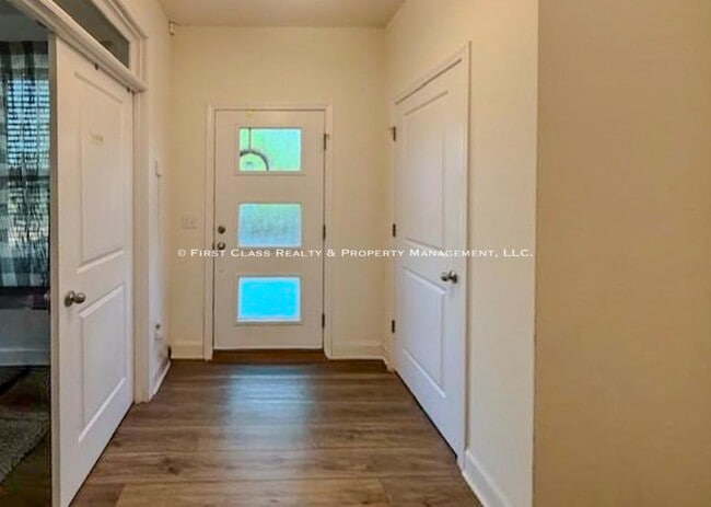 Building Photo - 338 Simeon Dr