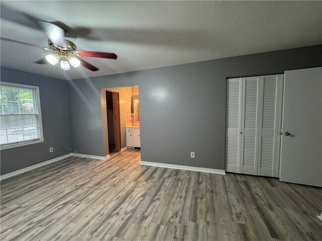 Building Photo - 1054 Gallen Ct