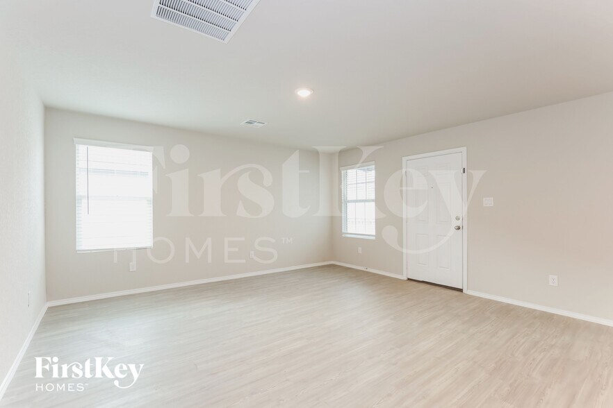 Building Photo - 10606 Varmus Dr