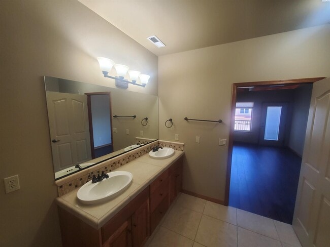 Building Photo - Riverwalk Village-Luxury living-partial ri...