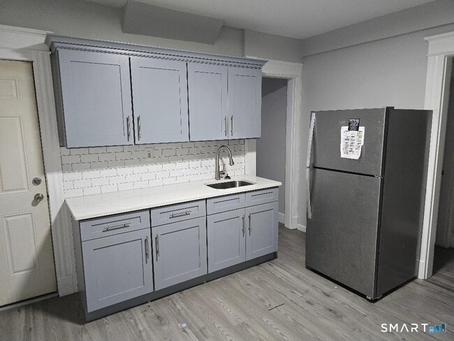 Building Photo - 268 Pine St