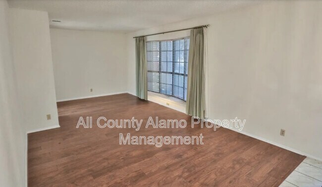 Building Photo - 7558 Ledgebrook Dr