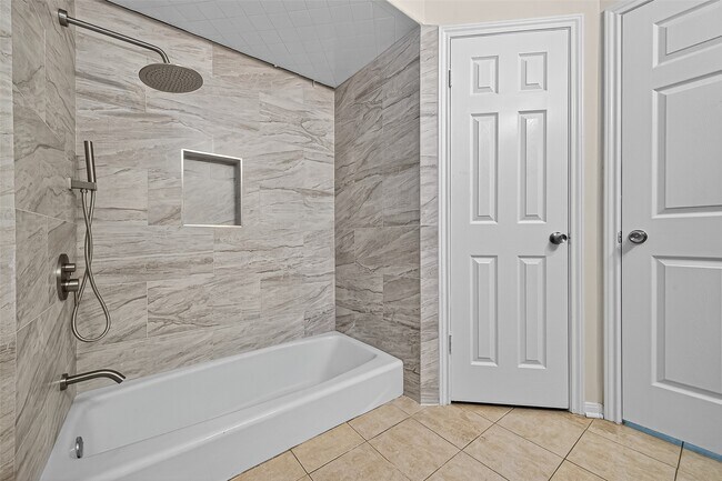 Building Photo - 10815 Shawnbrook Dr