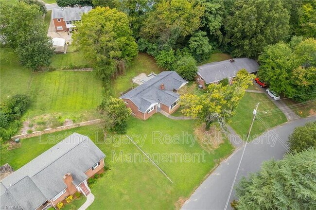 Building Photo - 1200 Lamont Dr