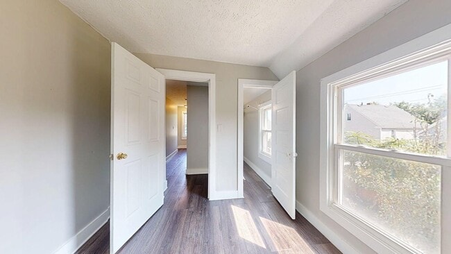 Building Photo - Denison/W.73rd neighborhood - updated 3 be...