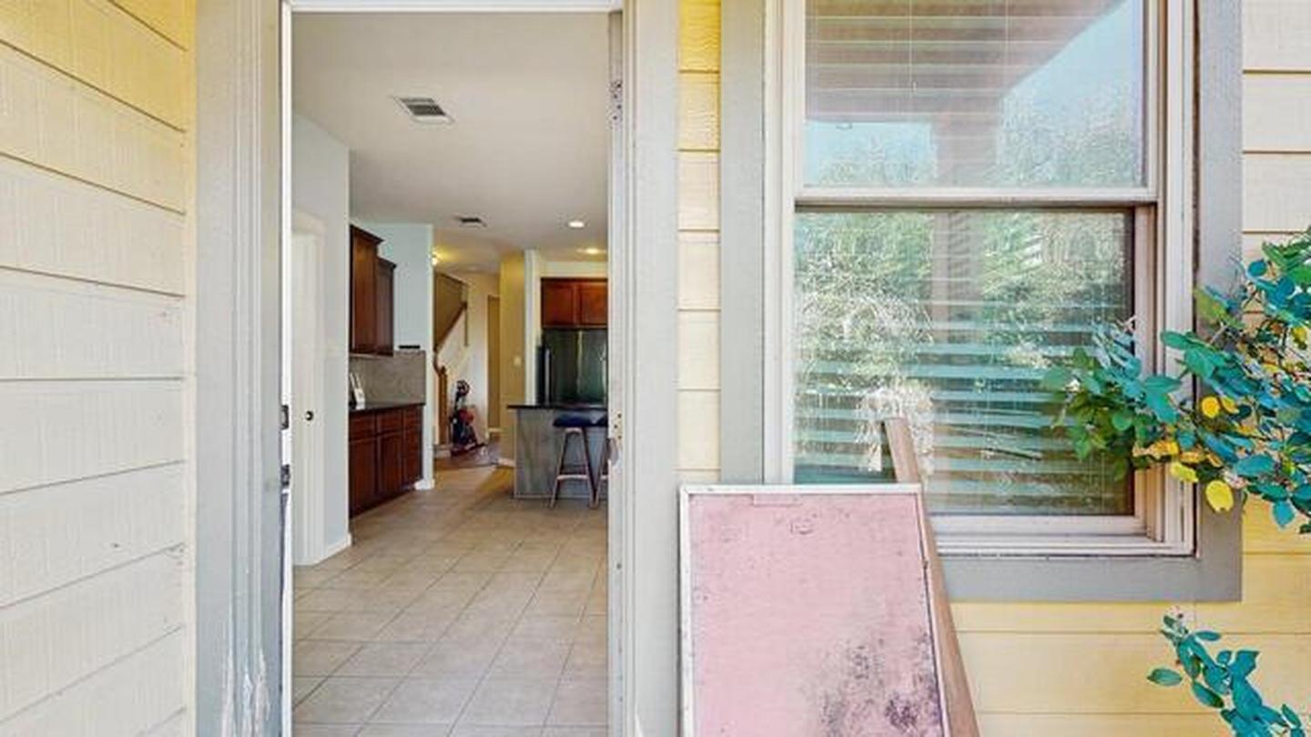 Building Photo - Beautifully updated home in a peaceful Geo...