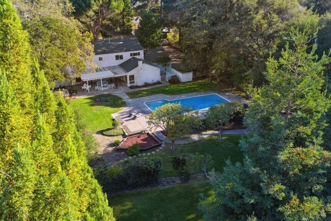 Building Photo - 243 Selby Ln