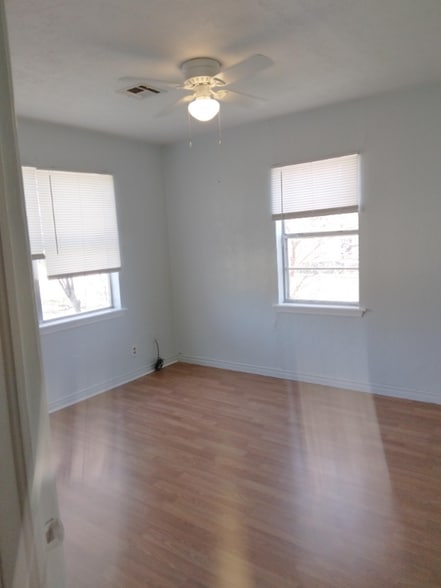 Building Photo - 1304 NW Lincoln Ave