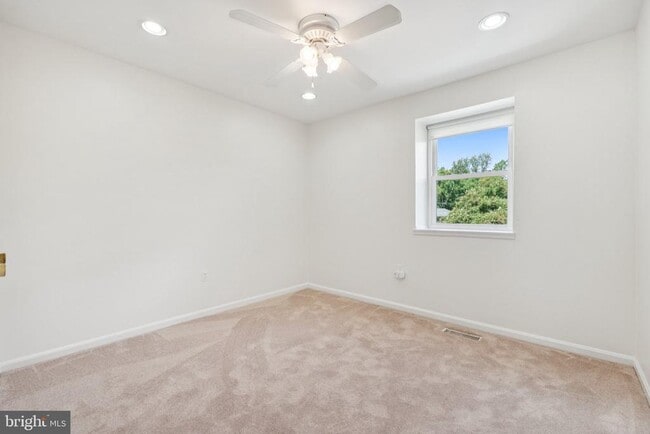 Building Photo - 3881 Persimmon Cir