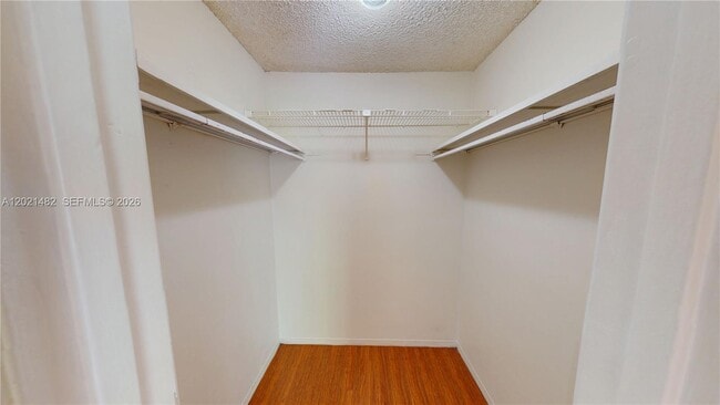 Building Photo - 8860 Fontainebleau Blvd