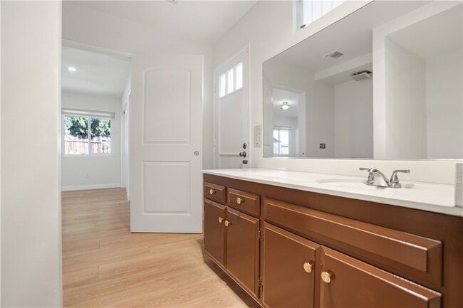 Building Photo - 1185 La Subida Ct