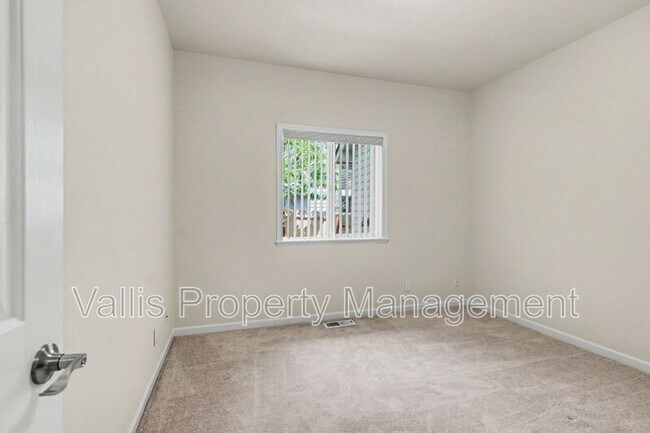 Building Photo - 1441 Ranier Loop NW