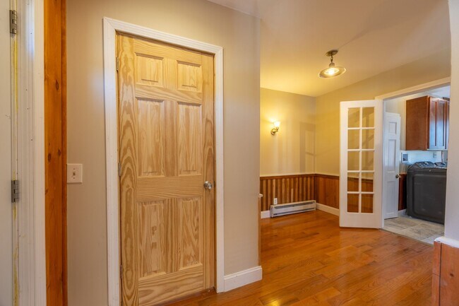 Building Photo - Spacious 3-Bedroom Duplex in Griswold