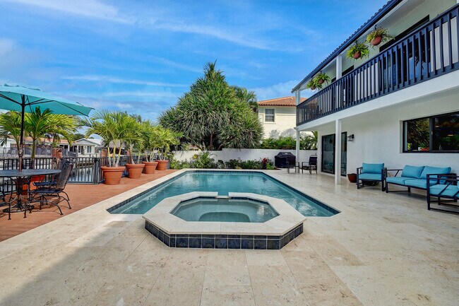 Building Photo - 399 SW 15th St