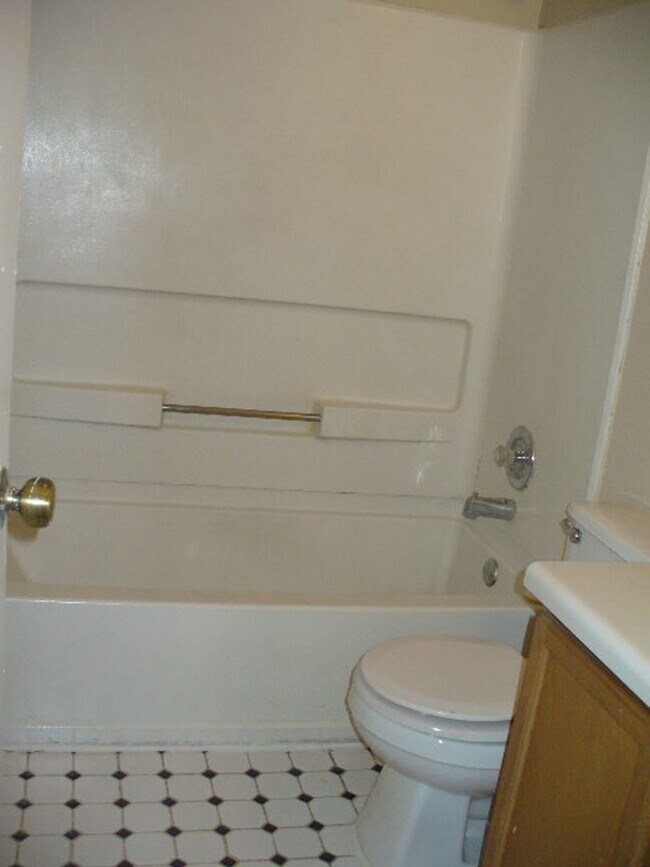 Building Photo - Ready for Move-In