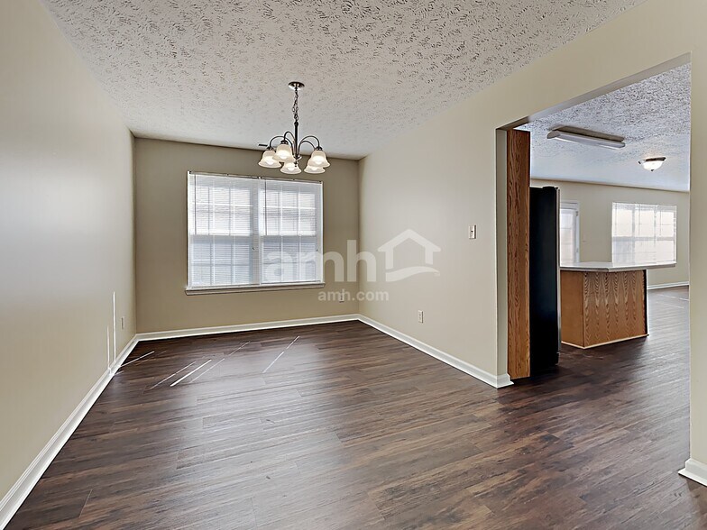 Building Photo - 4803 Oakton Way