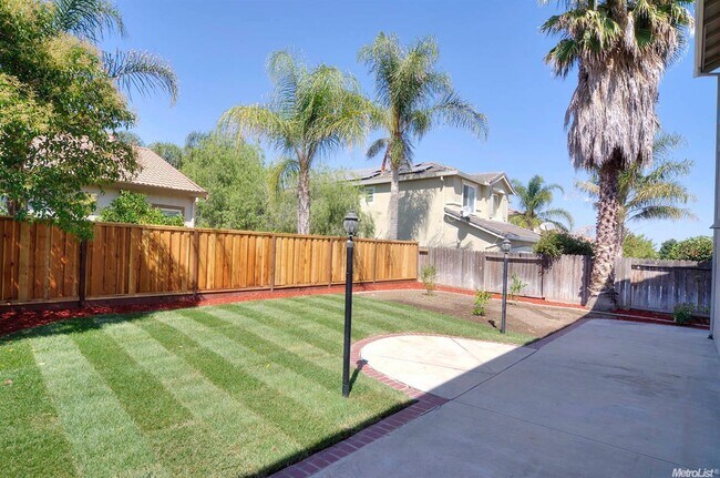 Building Photo - Wonderful Two Story Single House with Gorg...