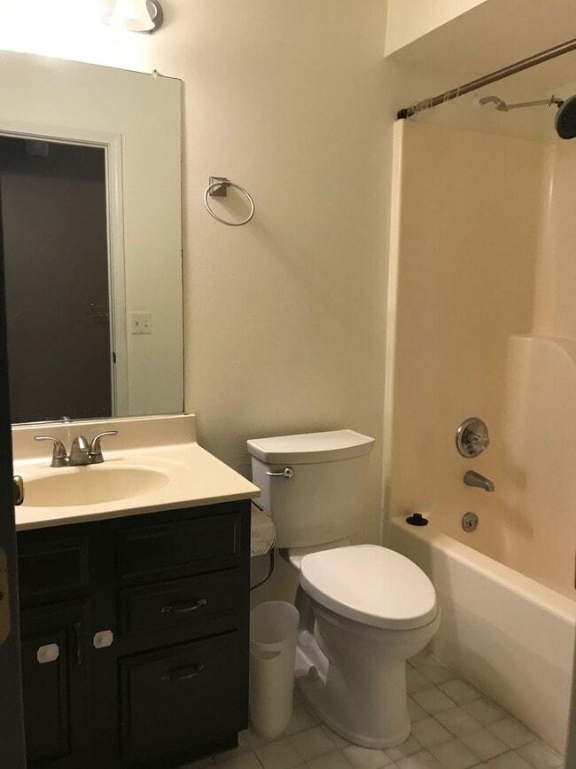 Building Photo - 106 Tulip Tree Ct