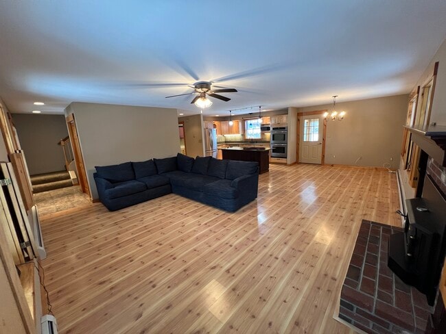 Building Photo - 2-12 Yvonne St