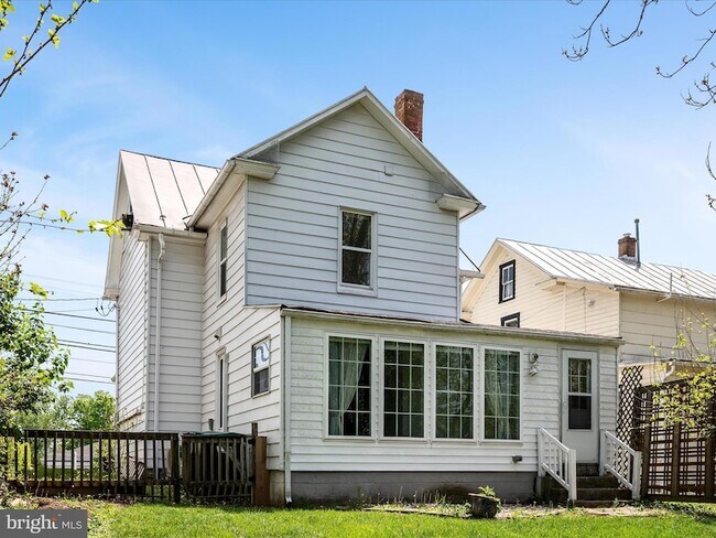 Building Photo - 5479 Main St