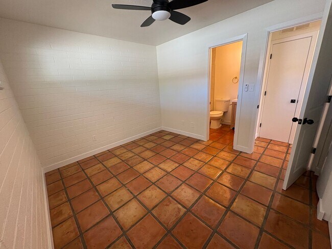 Building Photo - 817 S Melody Ln