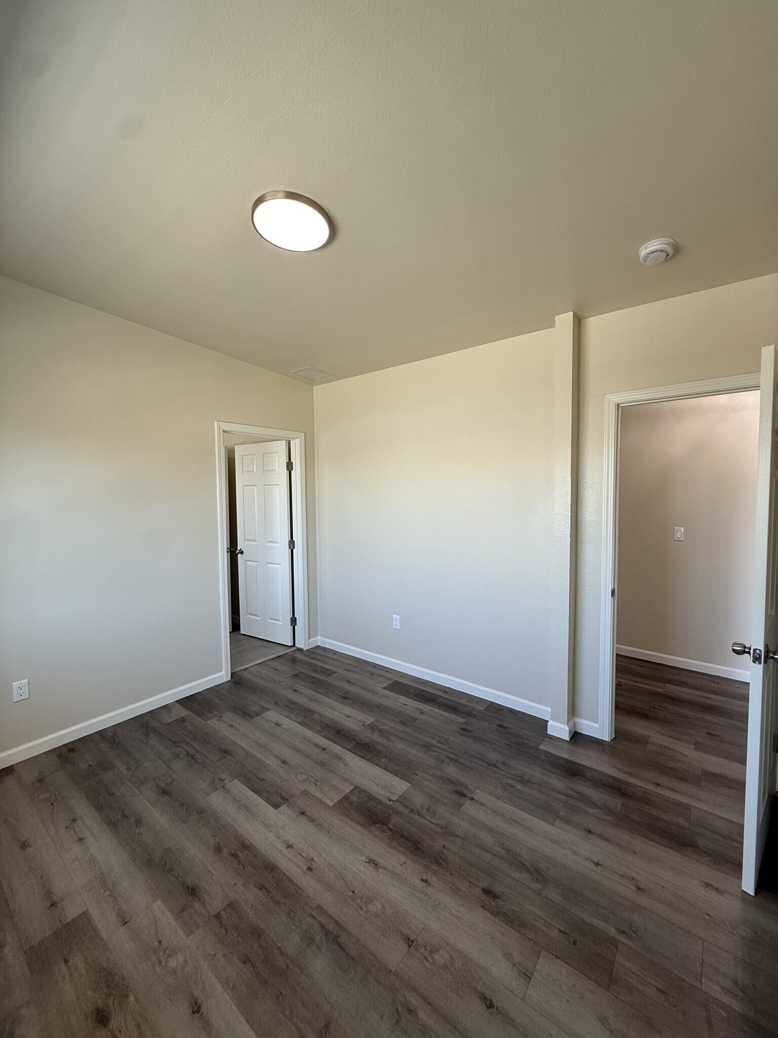 Building Photo - 948 N Van Ness Ave