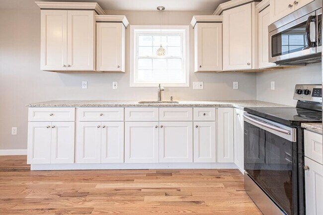 Building Photo - 49 Katharine St