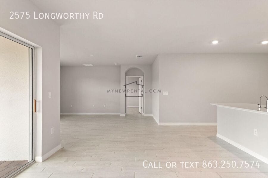 Building Photo - 2575 Longworthy Rd