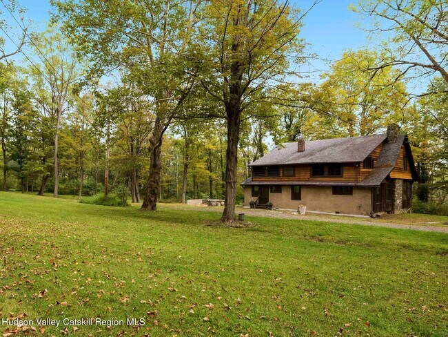 Building Photo - 5 Riverby Ln
