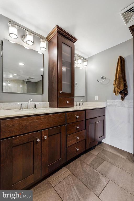 Building Photo - 1016 Trinity Gate St