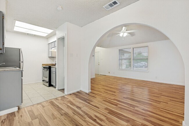 Building Photo - 3-BEDROOM HOME IN LOMA PARK