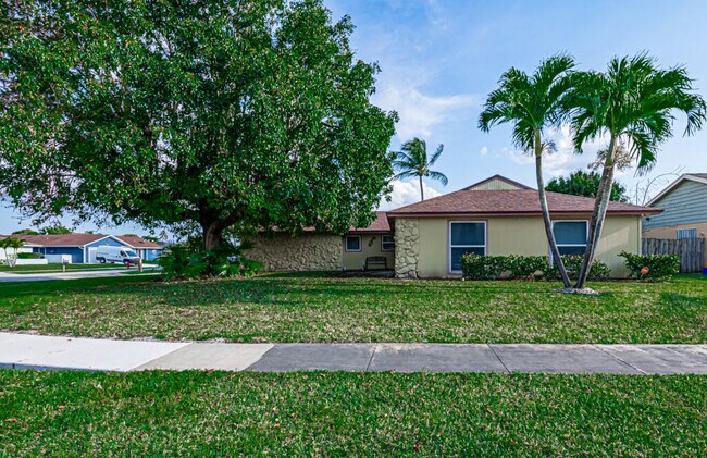 Building Photo - 1242 Wyndcliff Dr