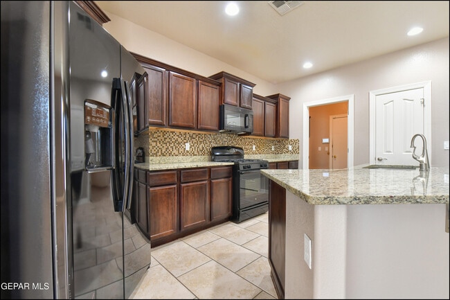 Building Photo - 6560 Westfield Dr
