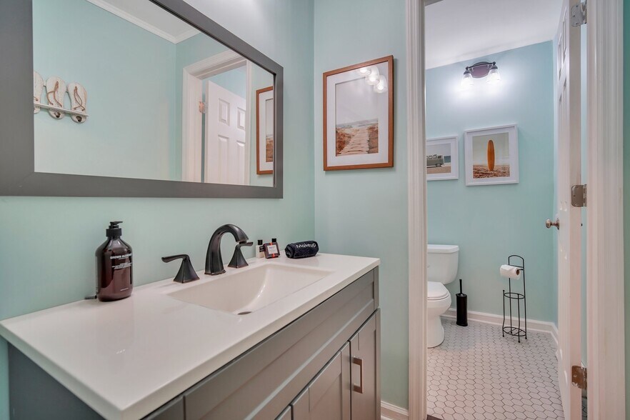 private bathroom for 3rd bedroom - 1704 Camellia Rd