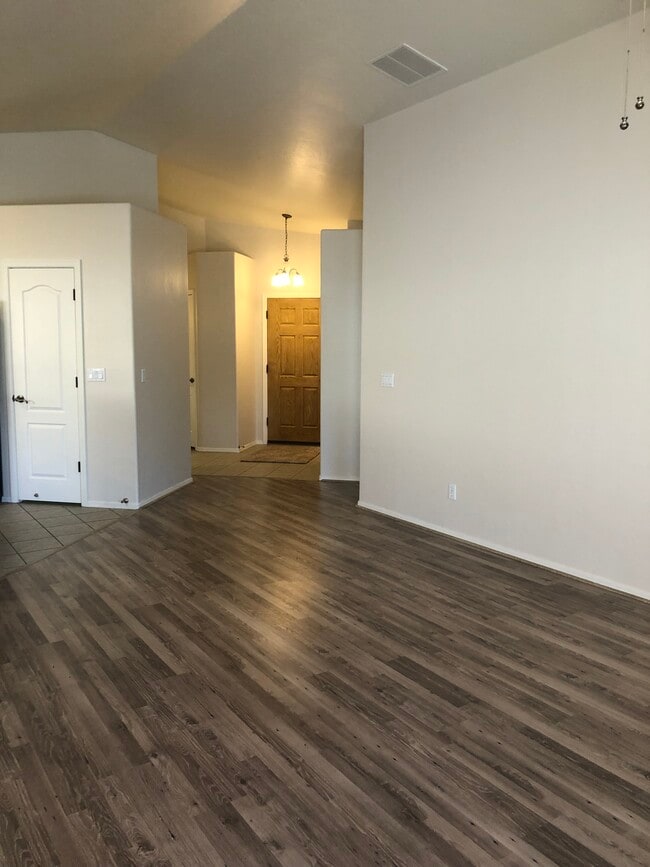 Building Photo - 10427 E Avalon Park St