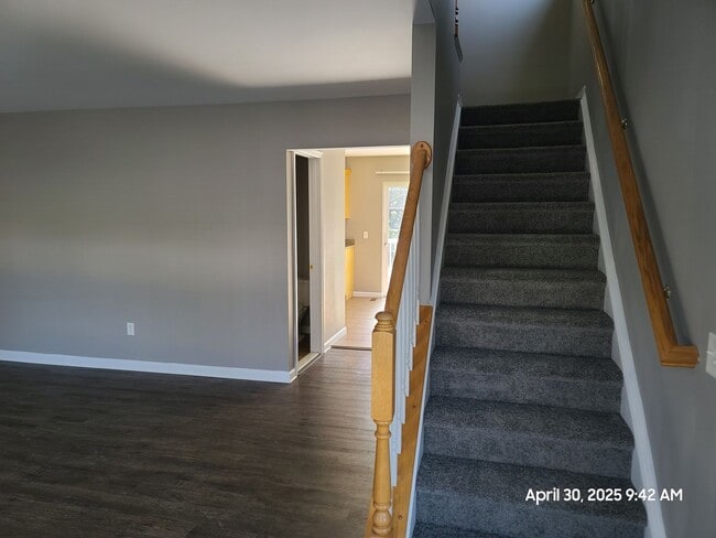 Building Photo - End Unit Town Home in Waynesboro, PA!