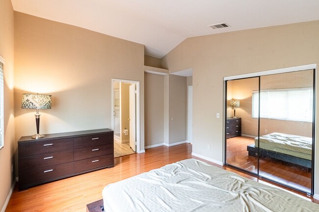 Building Photo - 13564 Cres Hill Dr