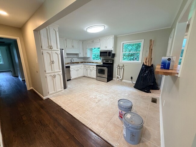 Building Photo - Fully Remodeled in the Heart of West Homewood - Welcome Home
