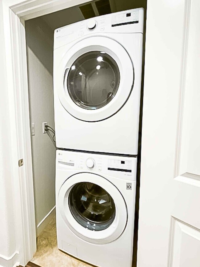 Building Photo - 1893 Union St